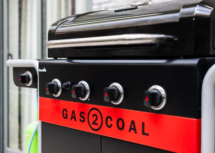 Διαμέρισμα Modern, Stylish & Comfortable 3 Bedroom With Jacuzzi, Aquarium And Large Private Yard With Barbeque *