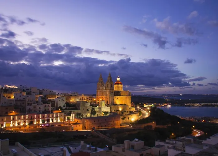 Modern, Stylish & Comfortable 3 Bedroom With Jacuzzi, Aquarium And Large Private Yard With Barbeque * المليحة