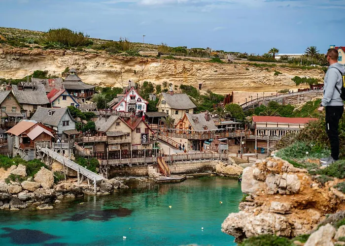 Modern, Stylish & Comfortable 3 Bedroom With Jacuzzi, Aquarium And Large Private Yard With Barbeque Mellieħa