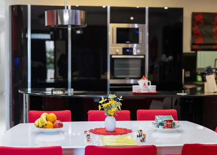 شقة Modern, Stylish & Comfortable 3 Bedroom With Jacuzzi, Aquarium And Large Private Yard With Barbeque