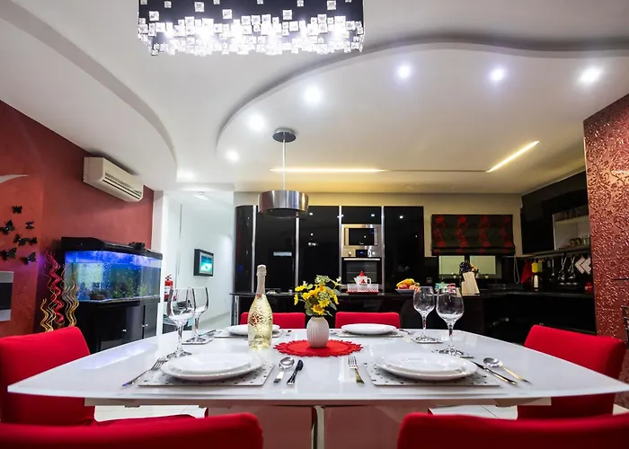 Modern, Stylish & Comfortable 3 Bedroom With Jacuzzi, Aquarium And Large Private Yard With Barbeque Διαμέρισμα