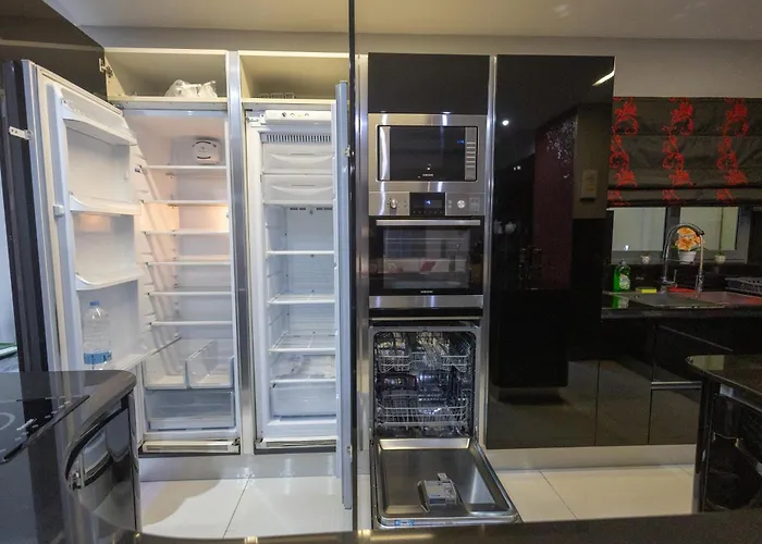 Διαμέρισμα Modern, Stylish & Comfortable 3 Bedroom With Jacuzzi, Aquarium And Large Private Yard With Barbeque